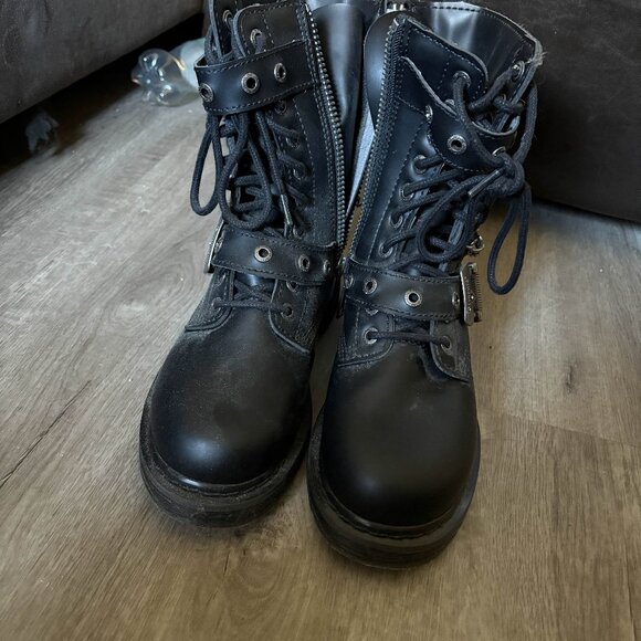 demonia bolt-250 (worn once)